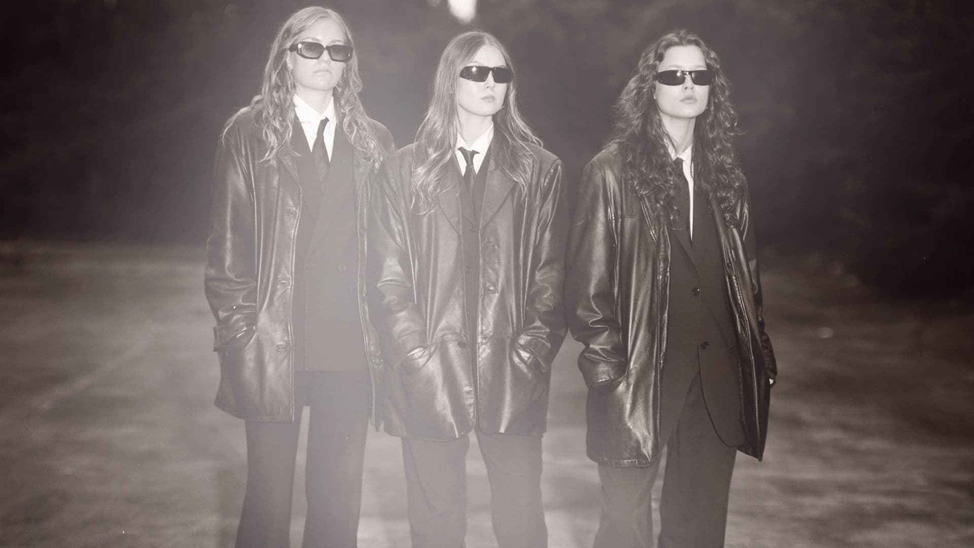 Promotional graphic for Svart Ridå
